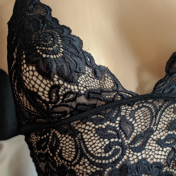 Eloquent floral lace cami/bralette - Picture 2 of 5